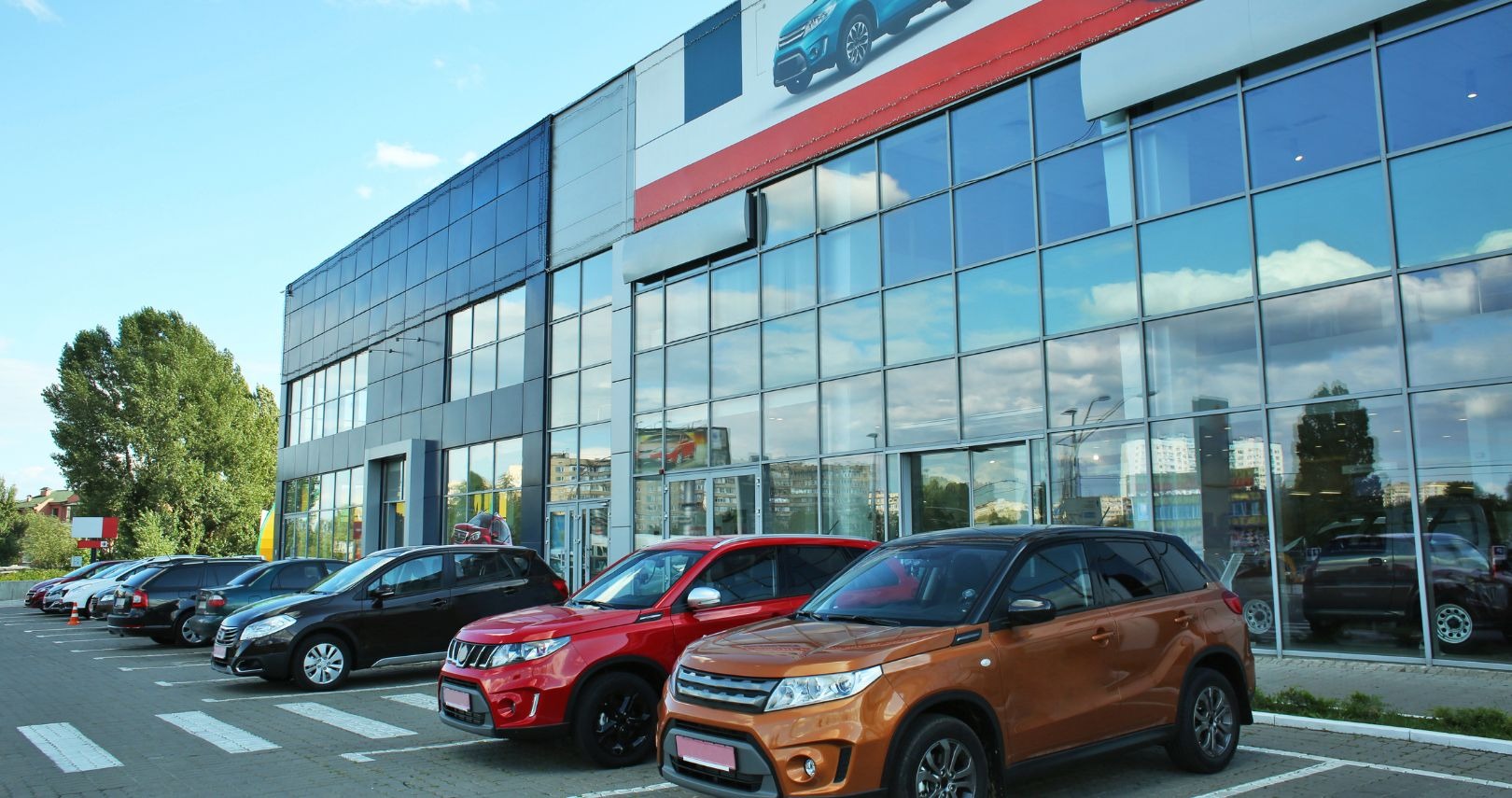 Wo arbeitet ein Automobilkaufmann?